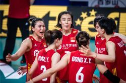 问鼎娱乐-塔图姆强势横扫中国女排晋级半决赛，状态火热！